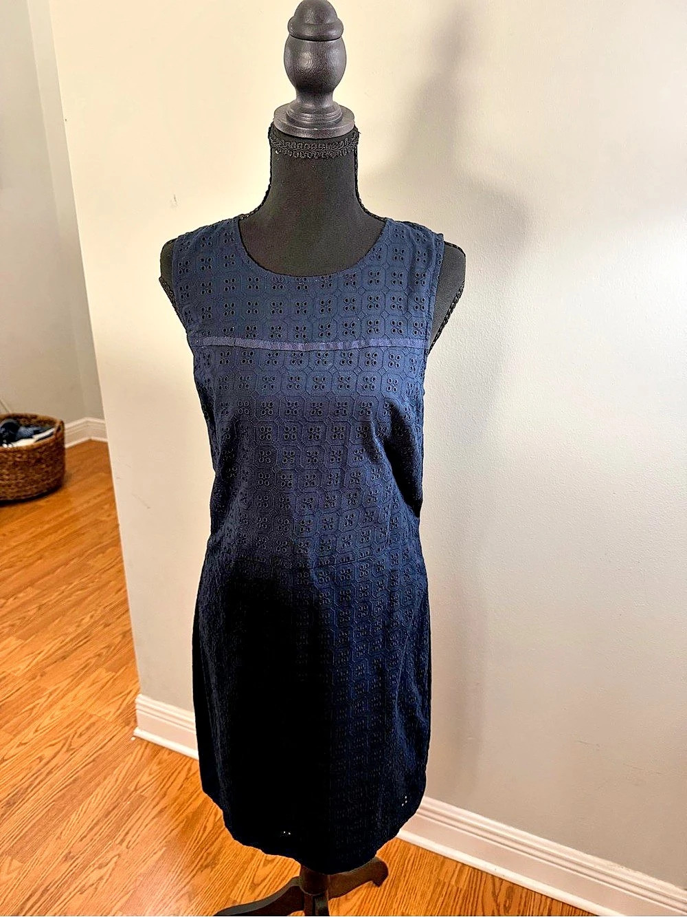 Classic Banana Republic Navy Blue Eyelet Sheath Dress Perfect for Every Season